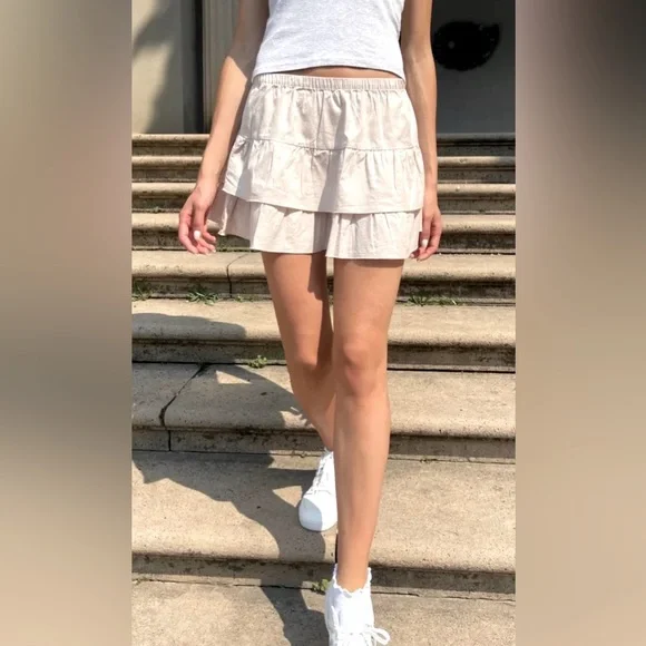 NWT! BRANDY MELVILLE ADORABLE 1SZ STRETCHY BAND SKIRT! TRENDING! 5 ⭐️’S! - Picture 4 of 6